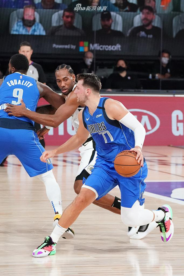 己在意大利 己在意大利